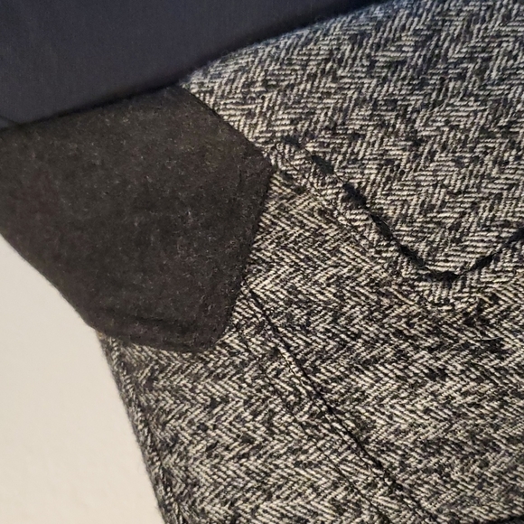 CAbi B/W Wool Blend Riding Jacket with Great Details, Sz 8 - Picture 8 of 16